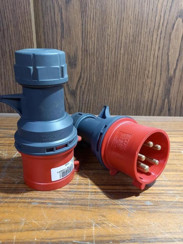 2 stuks stekker 400volt / 32ampère - CEE contactstop - prise, Doe-het-zelf en Bouw, Elektriciteit en Kabels, Nieuw, Stekker, Ophalen
