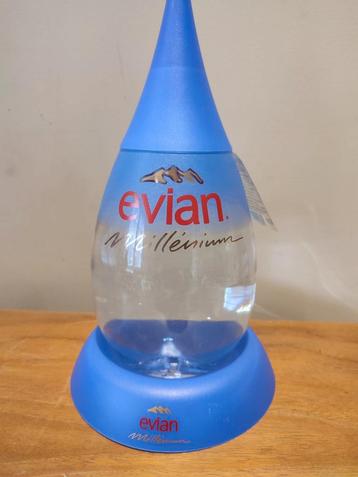 Evian Millenium fles en houder : nieuw beschikbaar voor biedingen