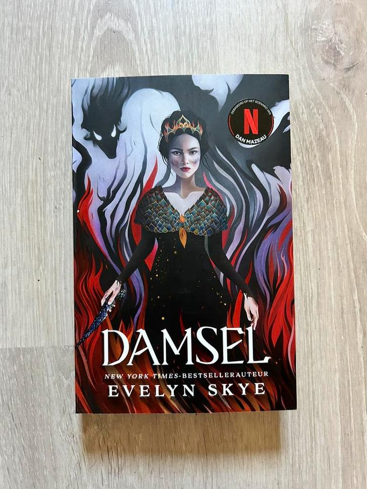 Evelyn Skye - Damsel, Boeken, Fantasy, Zo goed als nieuw, Ophalen