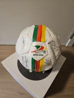 Voetbal met handtekeningen van KV Oostende, Ophalen of Verzenden, Nieuw, Overige typen