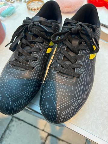 Voetbal schoenen beschikbaar voor biedingen