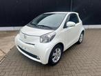 TOYOTA IQ 1.33 Dual-VVT-i IQ2 AUTOMAAT, Auto's, 4 cilinders, 72 kW, Leder en Stof, Wit