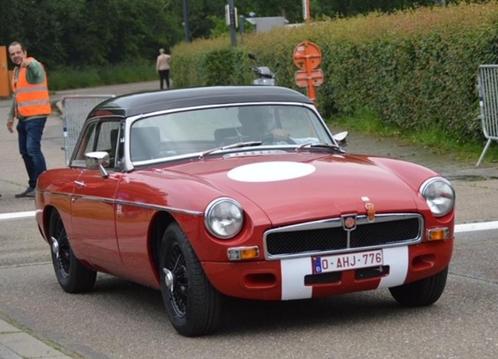 MGB roadster 1967, Autos, Oldtimers & Ancêtres, Particulier, MG, Essence, Cabriolet, 2 portes, Boîte manuelle, Rouge, Noir, Cuir et Alcantara