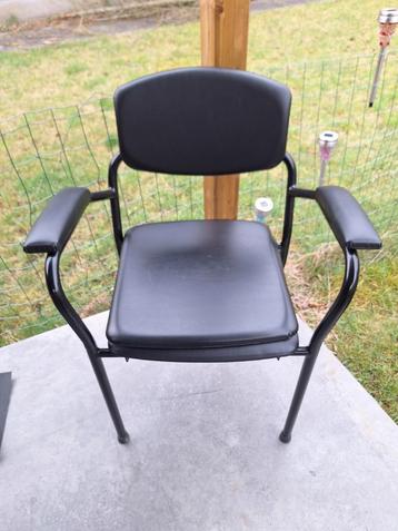 Fauteuil pratique, Divers, Enlèvement