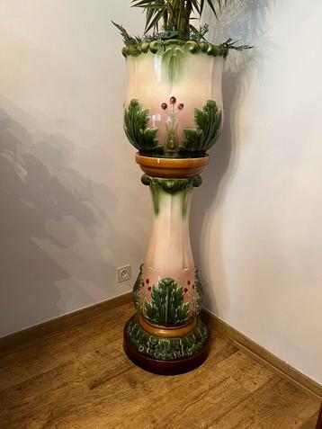 Grote staande plantenbak beschikbaar voor biedingen