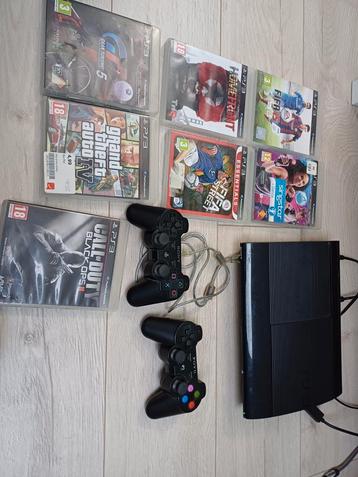 Ps3 ultra slim avec 2 mannette et 7 jeux