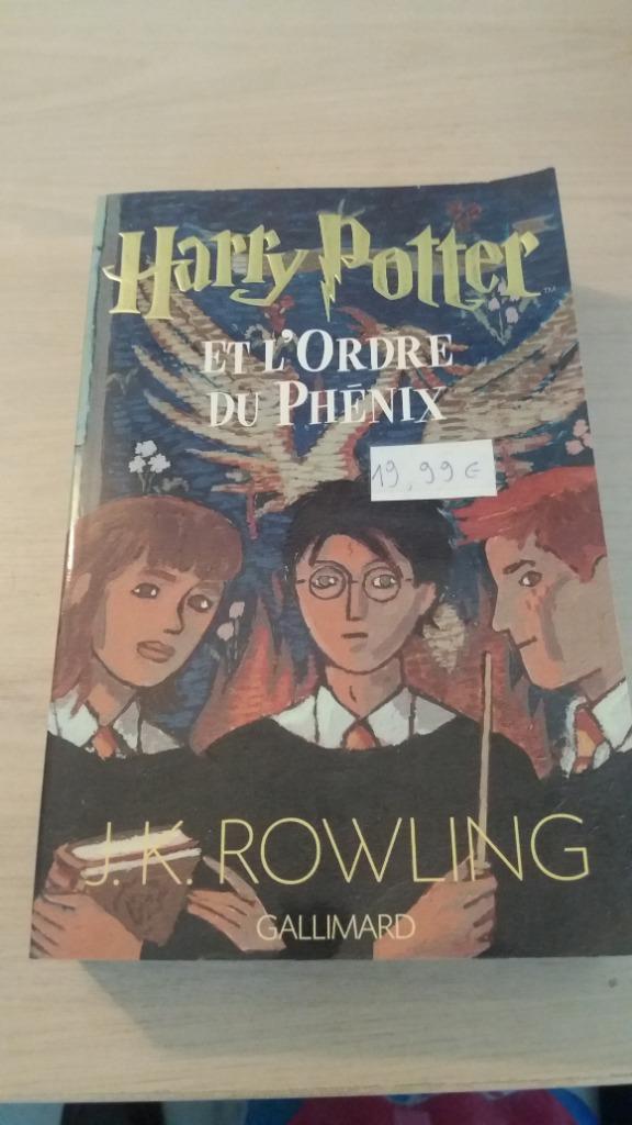 Livre harry potter et l'ordre du phénix n5, Verzamelen, Harry Potter, Zo goed als nieuw, Boek of Poster, Ophalen of Verzenden