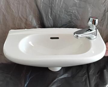 Wc Lavabo fontein met kraan beschikbaar voor biedingen