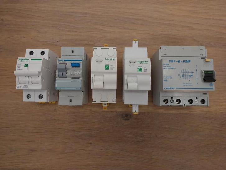 verscheidene differentieel's , een automaat en niko cat6, Doe-het-zelf en Bouw, Elektriciteit en Kabels, Gebruikt, Ophalen of Verzenden