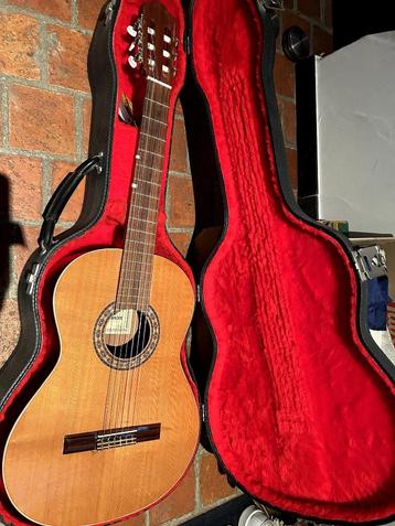 Spaanse gitaar beschikbaar voor biedingen