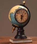 Prachtige vintage bureauklok wereldkaart blauw (24cm, Ophalen of Verzenden
