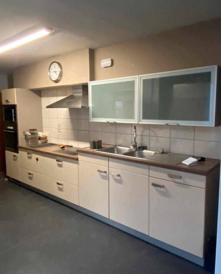 Complete keuken €200: MOET SNEL WEG!!!, Huis en Inrichting, Keuken | Complete keukens, Zo goed als nieuw, Ophalen