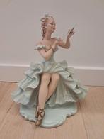 Porselein beeldje vrouw, Ophalen, Zo goed als nieuw, Porselein, Beeldje(s)