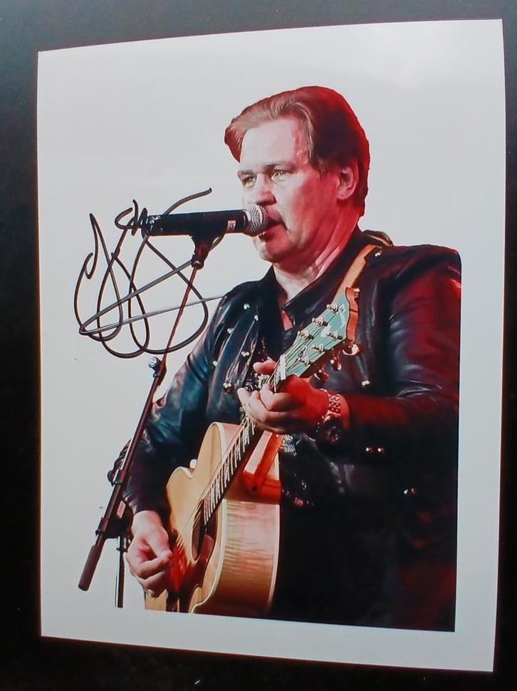 Gesigneerde foto van Johnny Logan., Verzamelen, Muziek, Artiesten en Beroemdheden, Nieuw, Verzenden