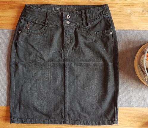 LOLA & LIZA jupe jeans noir taille 38/40, Kleding | Dames, Rokken, Zo goed als nieuw, Maat 38/40 (M), Zwart, Knielengte, Ophalen of Verzenden