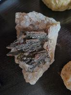 Bergkristal met hermatiet, Verzamelen, Mineralen en Fossielen, Ophalen of Verzenden