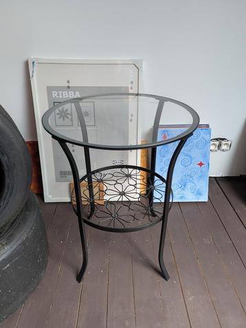 Bijzettafeltje beschikbaar voor biedingen