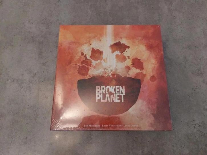 Broken Planet Kickstarter Bordspel, Hobby en Vrije tijd, Gezelschapsspellen | Bordspellen, Nieuw, Een of twee spelers, Drie of vier spelers
