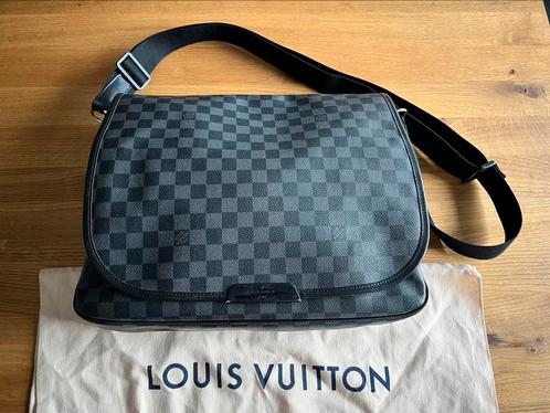 Louis Vuitton ‘ damier laptop bag’, Handtassen en Accessoires, Tassen | Schoudertassen, Gebruikt, Ophalen of Verzenden