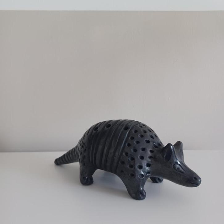 Armadillo.  Dona Rosa. Mexico Oaxaca. Barro negro. '50-'70, Antiek en Kunst, Antiek | Keramiek en Aardewerk, Ophalen of Verzenden