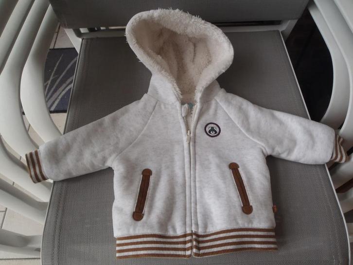 beige vest + capuchon - maat 62 - Obaïbi, Kinderen en Baby's, Babykleding | Maat 62, Zo goed als nieuw, Jongetje, Overige typen