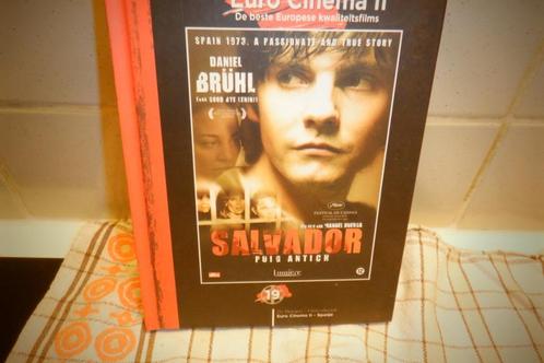 DVD + FilmBoekje Salvador.(Euro Cinema Editie !), CD & DVD, DVD | Drame, Comme neuf, Drame historique, À partir de 12 ans, Enlèvement ou Envoi