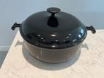 Le Creuset La Mama 29 cm Shiny Black in uitstekende staat, Gietijzer, Ophalen of Verzenden, Zo goed als nieuw, Keramische plaat
