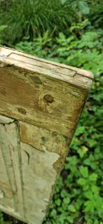 Zeer oude houten deur in Douglas., Ophalen, Zo goed als nieuw