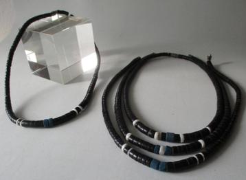 Kett. KT11: Zwarte Schelp ketting-41½+42+42¾+42½cm. -Blauw beschikbaar voor biedingen