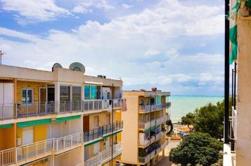 Ruim appartement te koop bij het strand in Punta Prima. beschikbaar voor biedingen