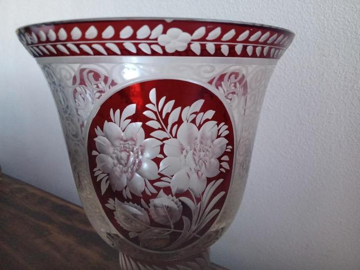 Schitterende rode Boheemse kristallen beker gegraveerd 19e, Antiek en Kunst, Antiek | Glaswerk en Kristal, Ophalen of Verzenden