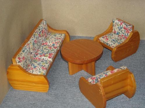 Salon in hout, met stof bekleed, Verzamelen, Poppenhuizen en Toebehoren, Gebruikt, Ophalen of Verzenden