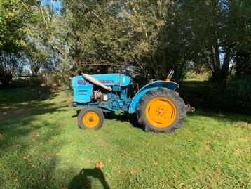 Hinomoto e14 mini tractor met trekbok en grondbakje beschikbaar voor biedingen