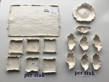 zelfgemaakte schaal en hapjes schaaltjes in porselein beschikbaar voor biedingen