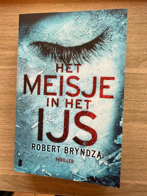 Robert Bryndza - Het meisje in het ijs, Boeken, Thrillers, Zo goed als nieuw, Verzenden