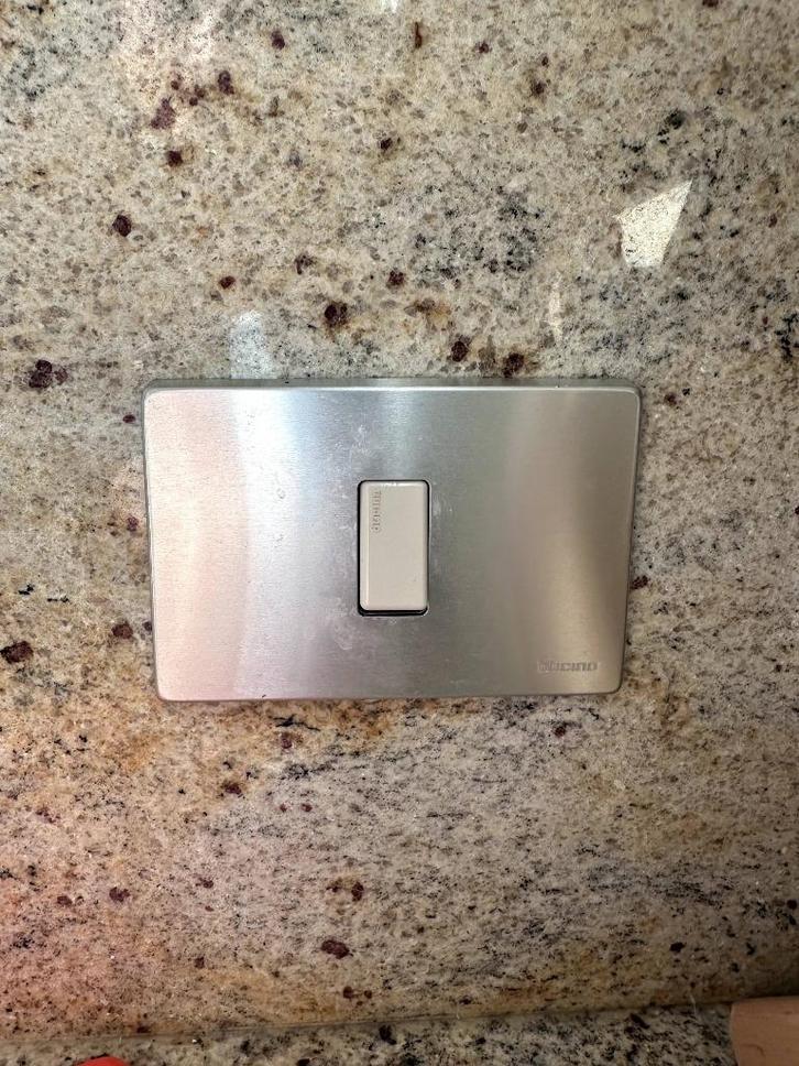 BTcino MAGIC lichtschakelaars en stopcontacten (aluminium), Doe-het-zelf en Bouw, Elektriciteit en Kabels, Zo goed als nieuw, Schakelaar