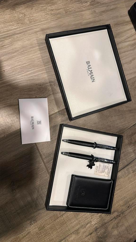 Mercedes-Balmain VIP set ongebruikt, Collections, Stylos, Neuf, Ensemble de stylos, Autres marques, Avec publicité, Enlèvement