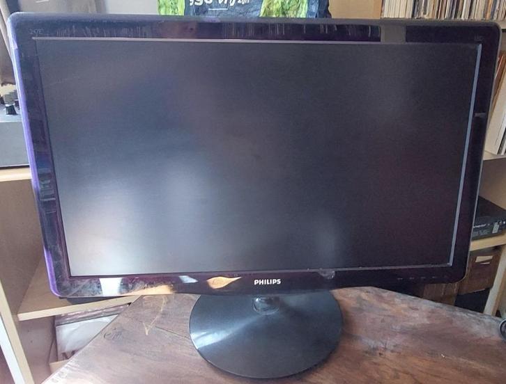 Monitor Philips 247E3LSU, Computers en Software, Monitoren, Gebruikt, DVI, VGA, Kantelbaar, LED, HD, 5 ms of meer, Ophalen