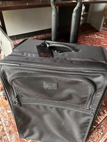 TUMI Medium Reiskoffer (Alpha‑serie, 2‑wiel model)  beschikbaar voor biedingen