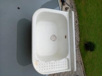 Spoelbakdispenser beschikbaar voor biedingen