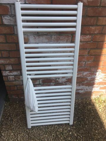 RADIATEUR SECHE SERVIETTE, Moins de 60 cm, Comme neuf, Enlèvement, 80 cm ou plus