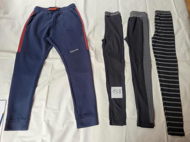 T158 blauwe trainingsbroek + 3 zwarte sportleggings, Kinderen en Baby's, Kinderkleding | Maat 158, Zo goed als nieuw, Jongen of Meisje