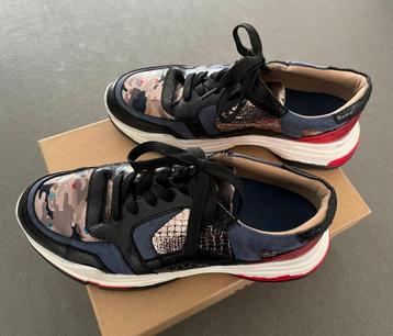 Vanessa Wu sneakers beschikbaar voor biedingen