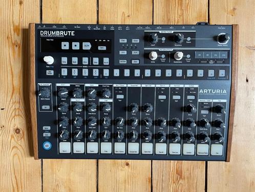 Arturia Drumbrute, Muziek en Instrumenten, Synthesizers, Zo goed als nieuw, Overige aantallen, Overige merken, Met midi-aansluiting