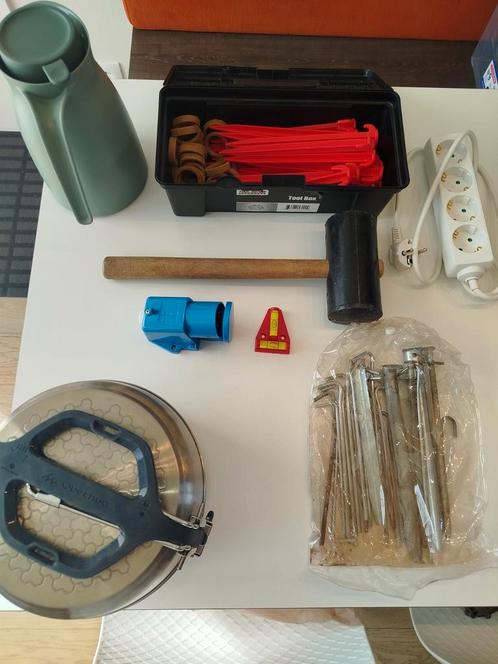 Tentharingen en klein kampeermateriaal, Caravans en Kamperen, Kampeergereedschap, Zo goed als nieuw, Ophalen