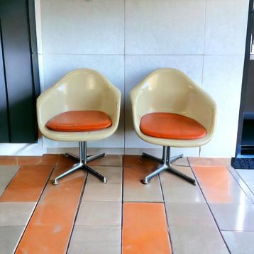 Set van 2 vintage Eames stoelen La Fonda : opmaakproject