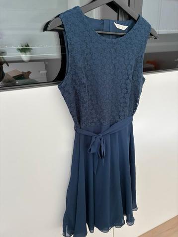 Blauw kleedje maat 176 beschikbaar voor biedingen