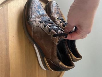 Softwaves : nieuw bruin zwart goud sneakers , mt 39 beschikbaar voor biedingen