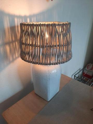 2 decoratieve lampen  beschikbaar voor biedingen