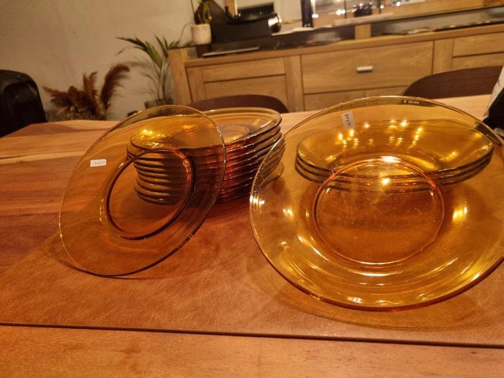 Serviesset van oranje glas, Huis en Inrichting, Keuken | Servies, Gebruikt, Compleet servies, Overige stijlen, Glas, Ophalen of Verzenden
